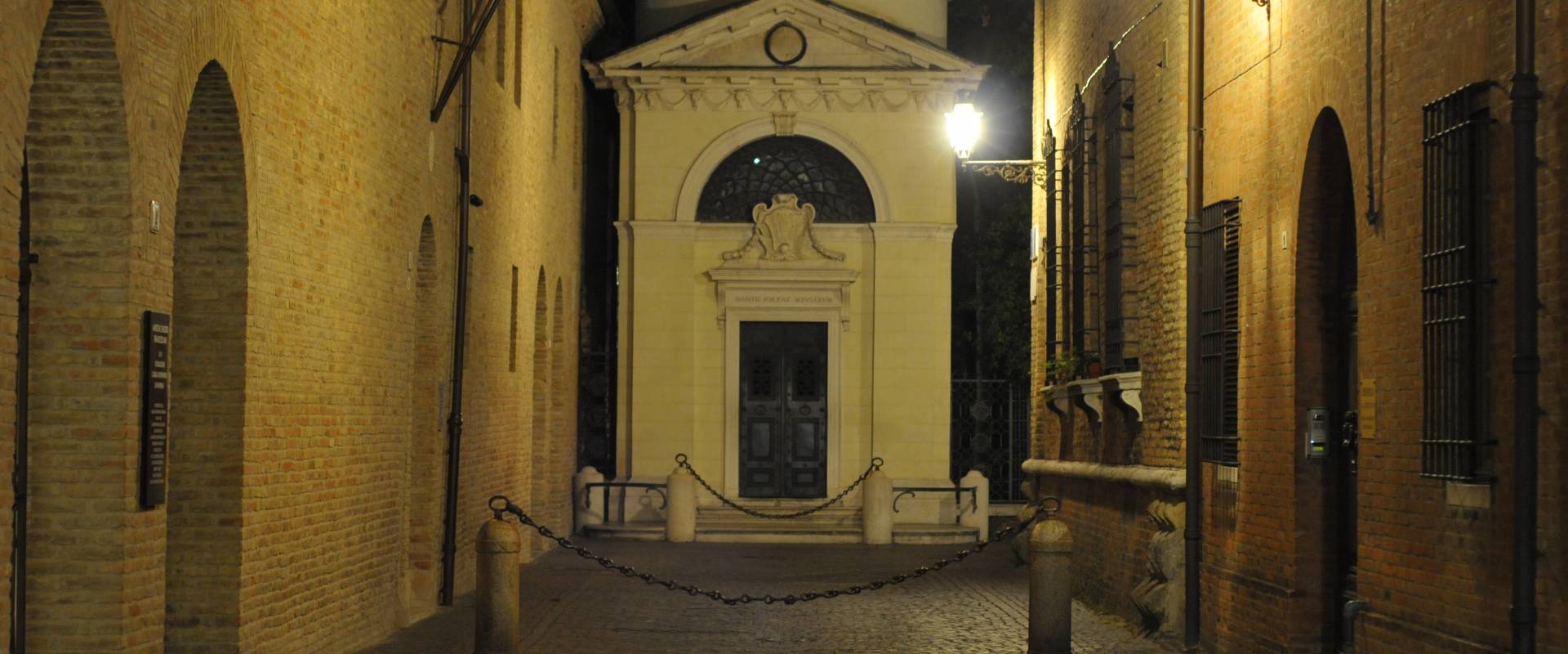 Tomba di Dante Ravenna photo by Lorenzo Gaudenzi